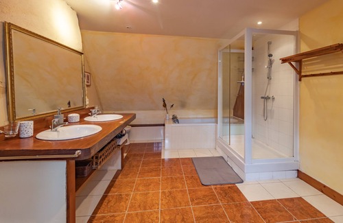 Sainte-Mondane House | Vacation Home "Le Bonheur Dans Notre Pré 25 Person" with Balcony, Private Heated Pool & Wi-Fi