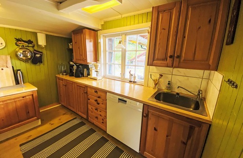Aheim House | Vacation home Lenebu by Interhome