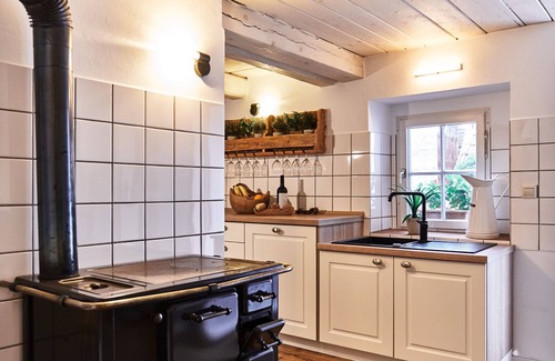 Bottingen Apartment | Vacation home Lilace with whirlpool and wood-burning stove, 4 bedrooms, max. 8 persons