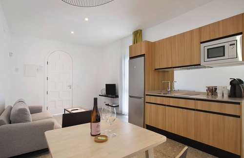 Sauzal House | Vacation Home 'Linaje del Pago Castellana' with Mountain View, Pool & Wi-Fi