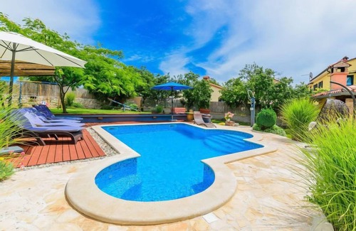 Cabrunici House | Vacation home Loreta by Interhome