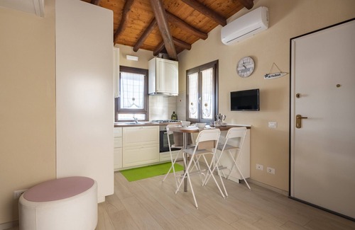 Torre di Bari House | Vacation Home "Marina Holiday" with Sea View, 2 Private Terraces & Wi-Fi
