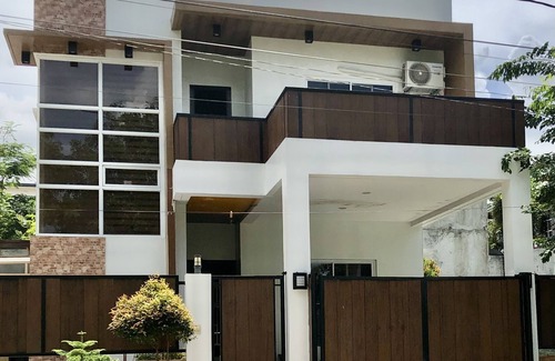 Silang House | Vacation Home Metrogate Silang EstatenCozy and Beautiful environment