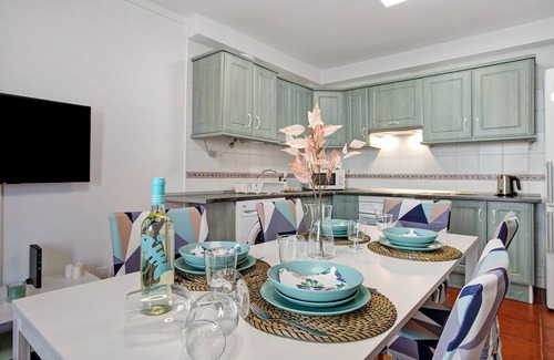 La Jaca Apartment | Vacation Home "Mi Refugio en La Jaca" with Sea View, Private Terrace & Wi-Fi
