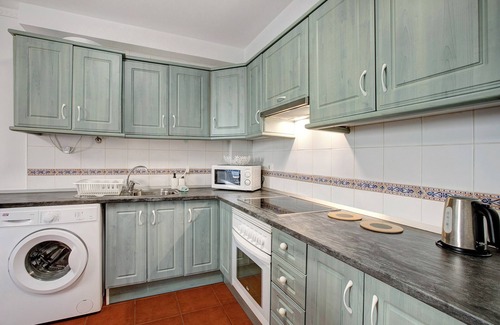 La Jaca Apartment | Vacation Home "Mi Refugio en La Jaca" with Sea View, Private Terrace & Wi-Fi