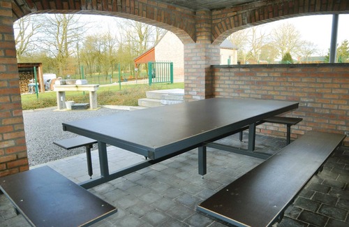 Somme-Leuze House | Vacation home Morice is situated on a hillside in a residential area near Durbuy.