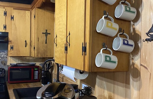 Freedom House | Vacation home near golf, skiing, shopping, & Private Beach Club at Lake Ossipee