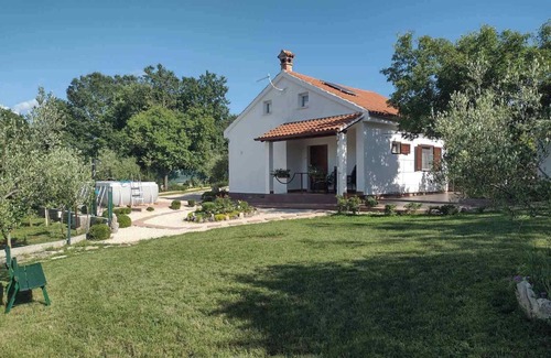 Mrgani House | Vacation home near Rovinj quiet location with large garden, terrace, WLAN