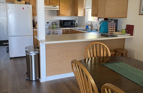 Fitchburg House | Vacation Home on Lake Waubesa - Close to Madison yet peaceful