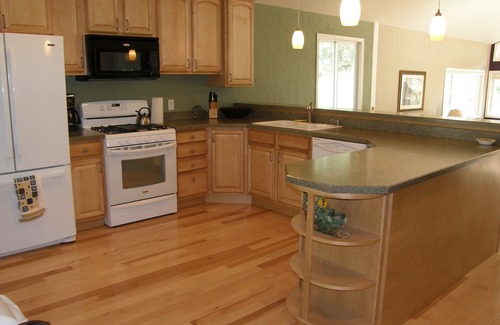 Cascade House | Vacation home on the Missouri River, 3 bdrm, 2 bath sleeps 10,
