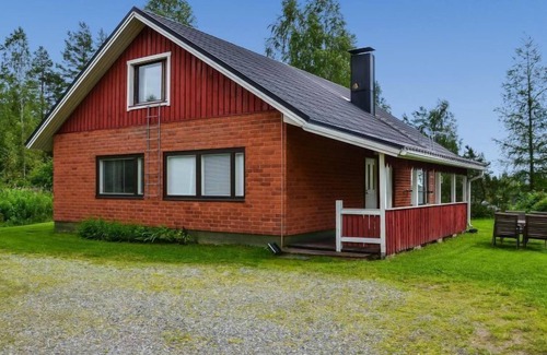 Iisalmi House | Vacation home Oriaho by Interhome