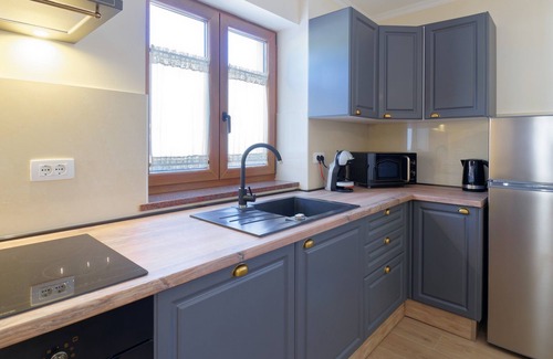 Grabri House | Vacation home Pahari - 6 persons, 3 bedrooms, pool, barbecue, terrace,