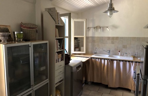 Lauris House | Vacation home "Petit Paradis" with large garden and private pool (May - Sept.)