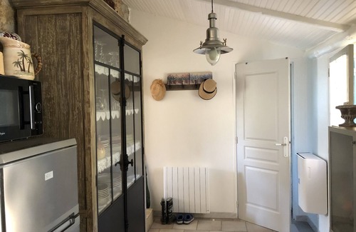 Lauris House | Vacation home "Petit Paradis" with large garden and private pool (May - Sept.)