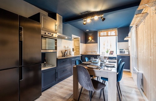 Vertheuil House | Vacation Home "Pierre et espace bien-être" with Private Pool, Sauna & Wi-Fi