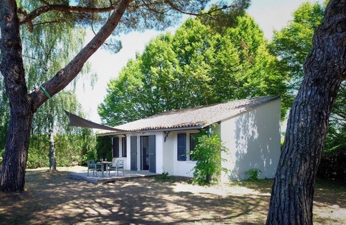 Gauriac Cottage | Vacation home, private terrace, shared swimming pool (12 x 6, salt water), quiet location