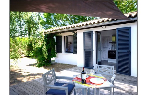 Gauriac Cottage | Vacation home, private terrace, shared swimming pool (12 x 6, salt water), quiet location