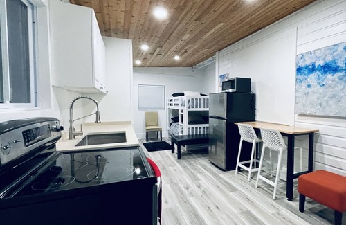 The Roads Apartment | Vacation Home Private to Rent 4 Guests, 1 Bath