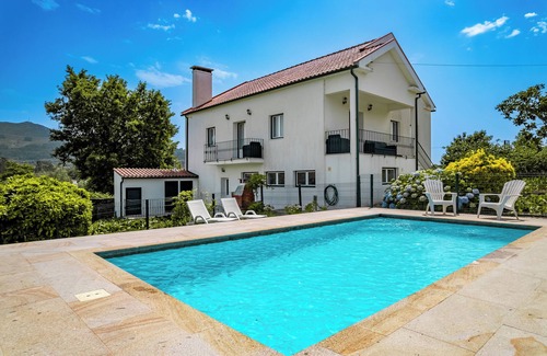 Refoios do Lima House | Vacation home with private pool ideal for families - Casa da Professora