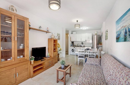 Puerto de Guimar Apartment | Vacation Home 'Puertito Guimar' close to Beach with Balcony, Outdoor Pool & Wi-Fi