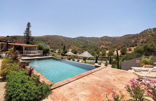 Fonte do Bispo House | Vacation Home "Quinta do Silêncio" with Private Pool, Garden & Wi-Fi