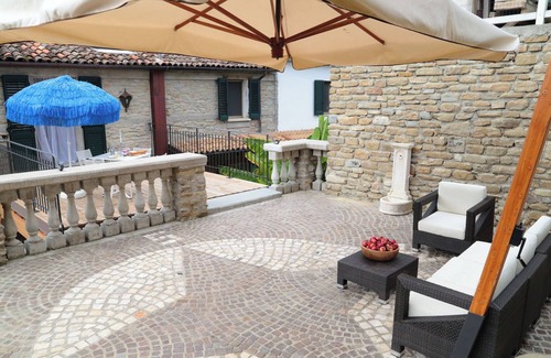 Modigliana House | Vacation Home "Re Piano Le Colline" with Shared Pool, Private Terrace & Wi-Fi