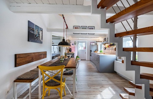 Augustenkoog House | Vacation home 'Reetdachhaus Alter Deich' with private sauna, private garden and 6 e-bikes