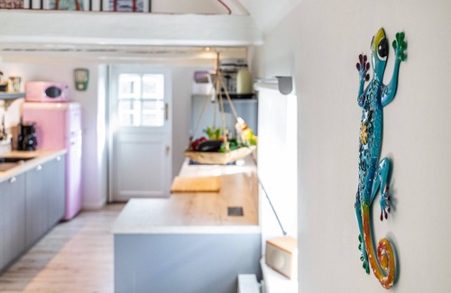 Augustenkoog House | Vacation home 'Reetdachhaus Alter Deich' with private sauna, private garden and 6 e-bikes
