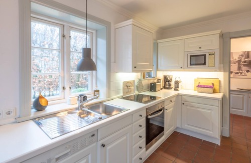 West Husum House | Vacation home Reethus Hans in Husum for up to 4 people