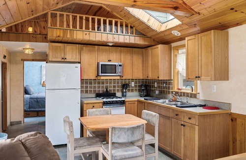 Russell Cabin | Vacation Home Rental PM 51