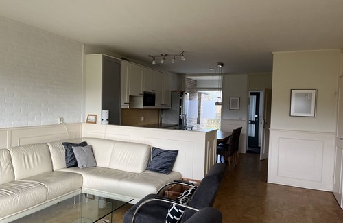 Heeg Apartment | Vacation home right on the water with mooring