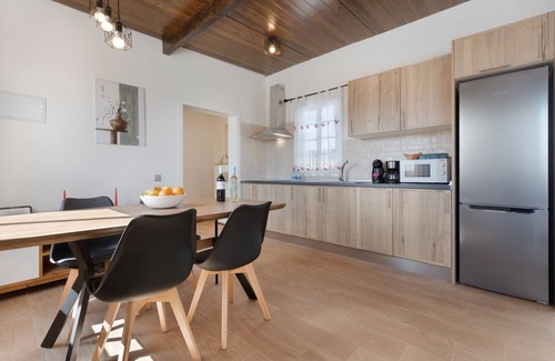 Tuineje House | Vacation Home 'Rincón Del Olivar' with Sea View, Wi-Fi and Air Conditioning