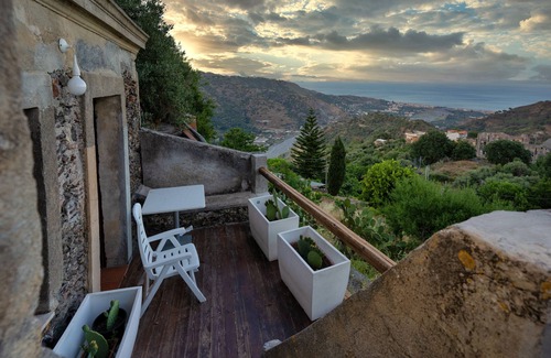 Savoca House | VACATION HOME ROMISSA