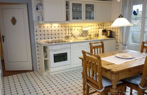 Oldsum House | Vacation home Süderende 50 - Idyllic vacation home under thatch Süderende 50