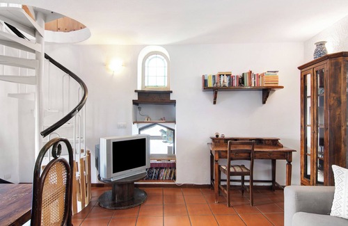Moltrasio House | Vacation Home "Stone House of the year 1500" with Lake View & Wi-Fi