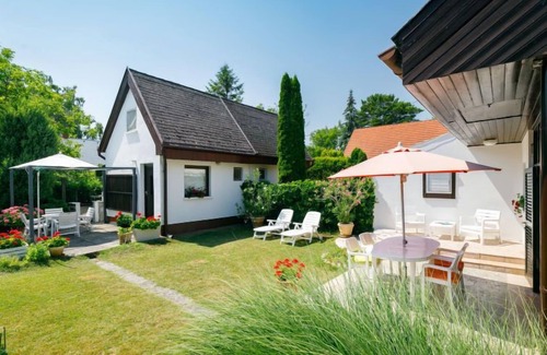 Balatonfenyves House | Vacation home Suzy by Interhome