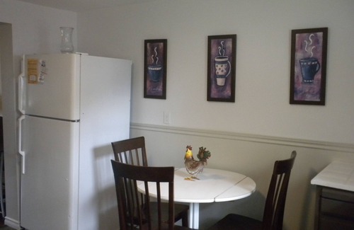 Thunder Bay House | Vacation Home Thunder Bay 2 Bedroom House Sleeps 4 Near Airport, Bus, Cafes,Bars