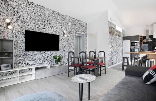 Abades House | Vacation Home 'Tia Osa' with Private Pool, Shared Terrace and Wi-Fi