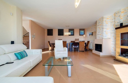 La Colina House | Vacation home Viena by Interhome