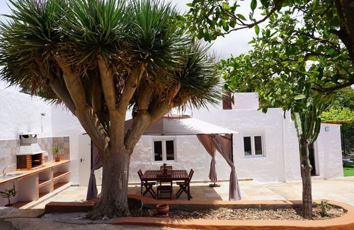 Pico de Viento Villa | Vacation Home 'Villa Almagre' with Sea View, Pool, Garden & Wi-Fi