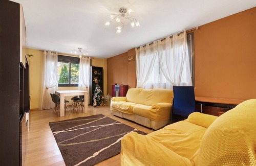 L'Alcora House | Vacation Home "Villa Del Lago" with Lake View, 2 Private Terraces & Wi-Fi