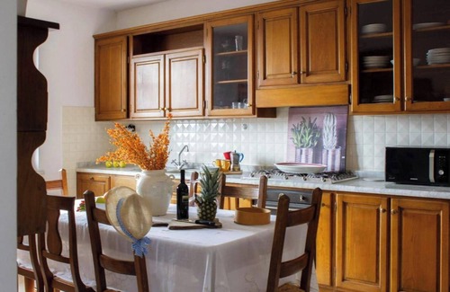 Gassano House | Vacation Home "Villa Gli Ulivi" with Mountain View, Private Pool & Wi-Fi