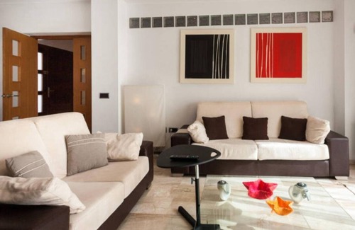 Chiva House | Vacation Home "Villa Morga Calicanto' with Private Pool, Private Terrace & Wi-Fi