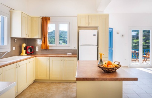 Vari House | Vacation Home "Villa Zenia" near Beach with Balcony & Wi-Fi