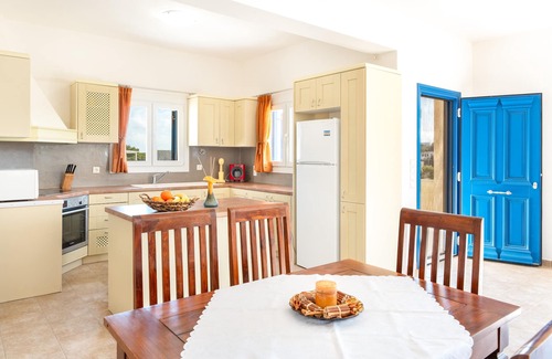 Vari House | Vacation Home "Villa Zenia" near Beach with Balcony & Wi-Fi