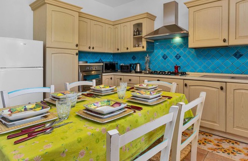 Loiri House | Vacation Home "Villetta delle Rose" with Garden, Terrace & Balcony