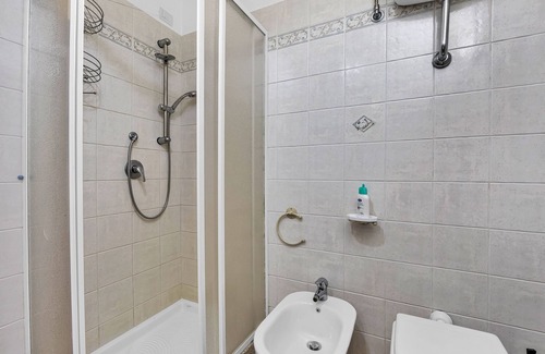 Loiri House | Vacation Home "Villetta delle Rose" with Garden, Terrace & Balcony