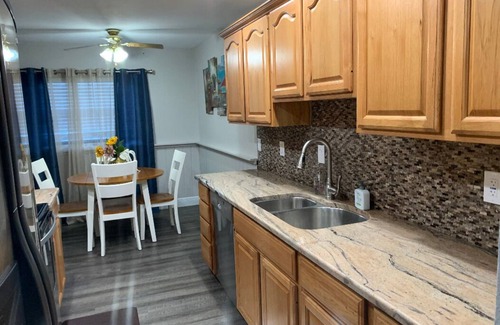 Oldsmar House | Vacation Home w/HOT TUB, 2 MASTER BEDROOMS, HEATED POOL NEAR BEACHES!
