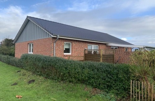 Klanxbuell House | Vacation home Waterkant with dog in Klanxbüll/NF, near the Danish border