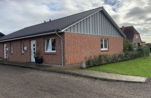 Klanxbuell House | Vacation home Waterkant with dog in Klanxbüll/NF, near the Danish border